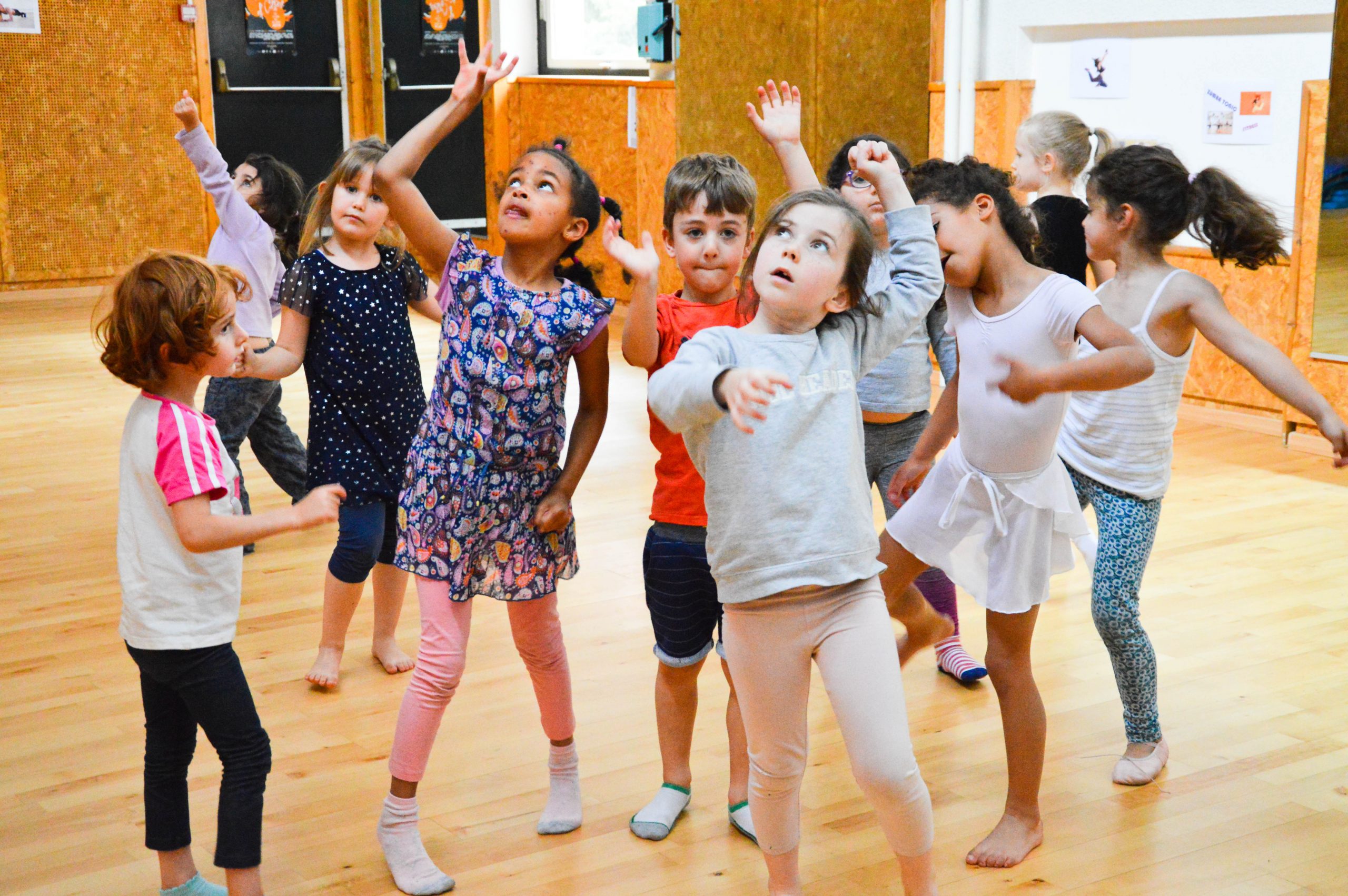 Cours de danse contemporaine pour enfants, ados et adultes à Oullins